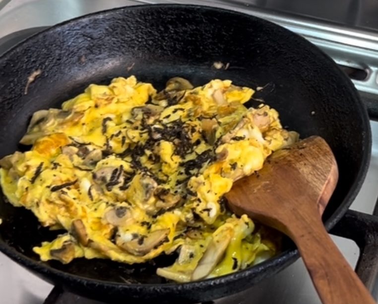 Mushroom Scrambled eggs with truffle